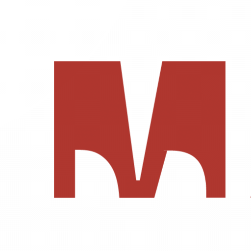 Logo von MAJU Travel in rötlichen Großbuchstaben.